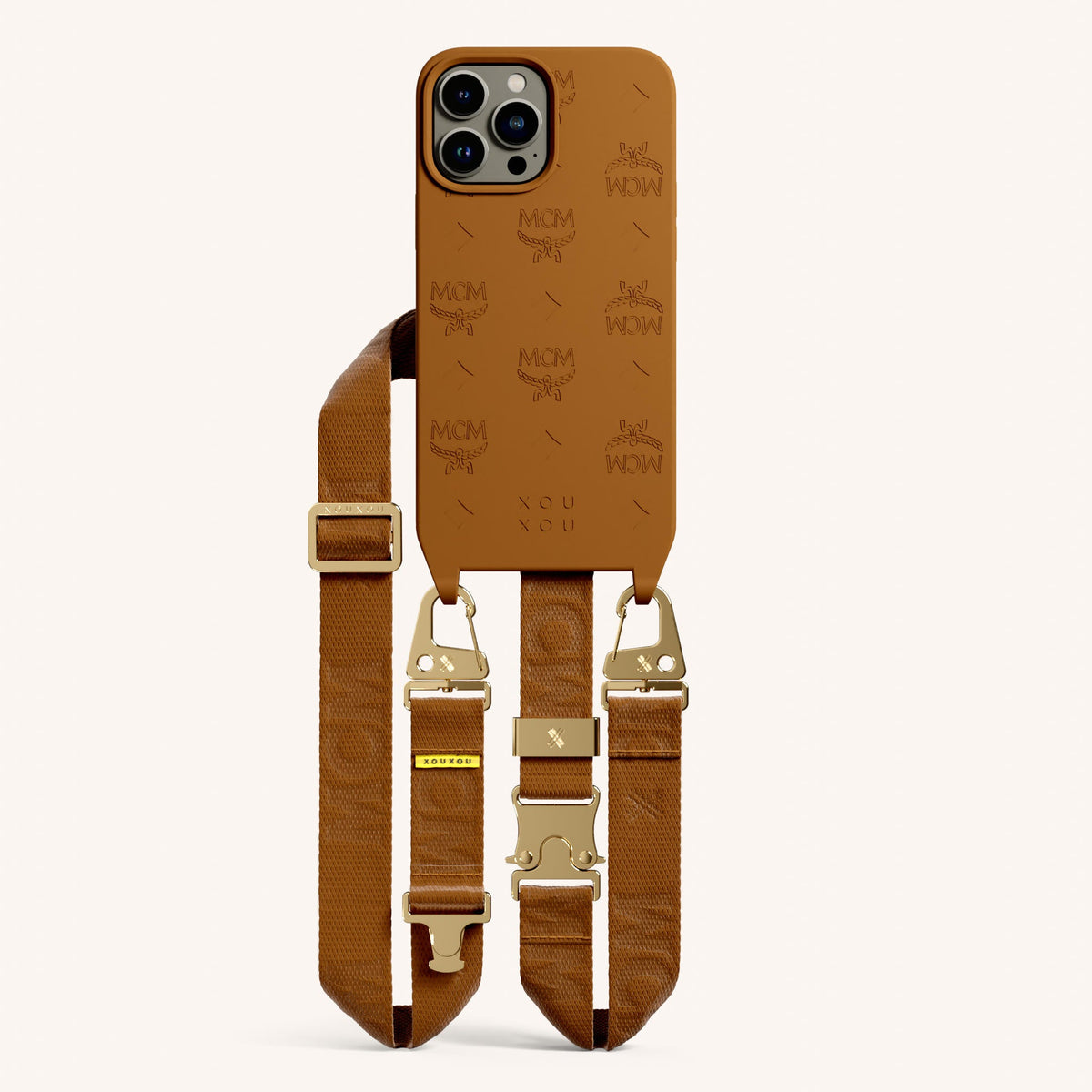 MCM - MCM iPhoneXs ケース MCM x XOUXOU Phone Necklace in Cognac - XOUXOU®